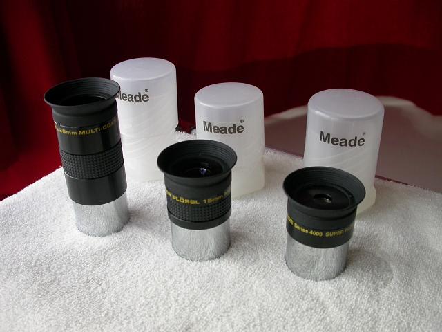 3 Meade eyepieces that comes with the package