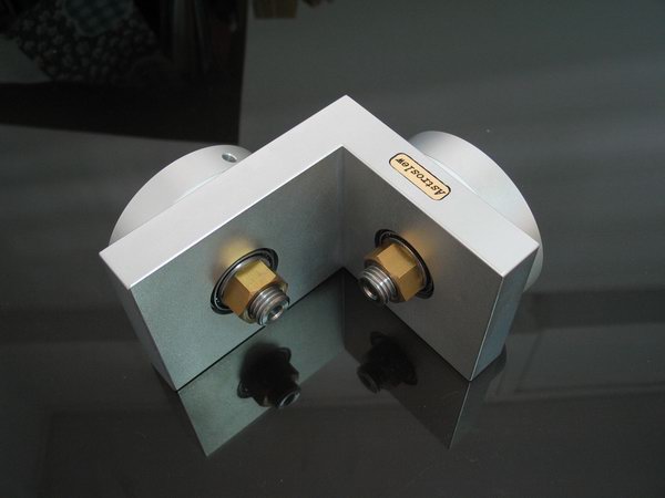 Closeup view of astroslew-II, note the tention pre-adjust nut and tapered roller bearing underneath